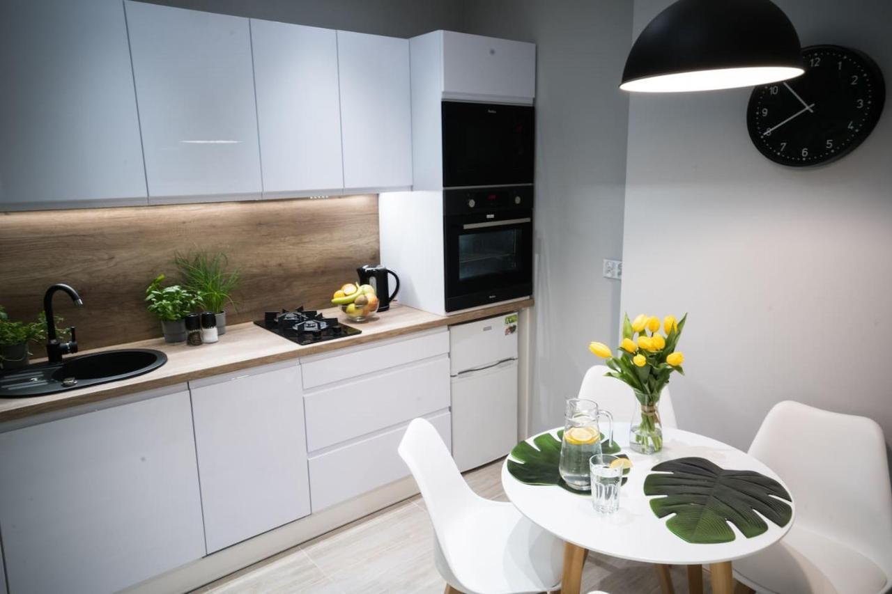 Rynek 20/21 -Cosy New Apartment on The Market Square - 4 Bedrooms - 8 People Wrocław Buitenkant foto