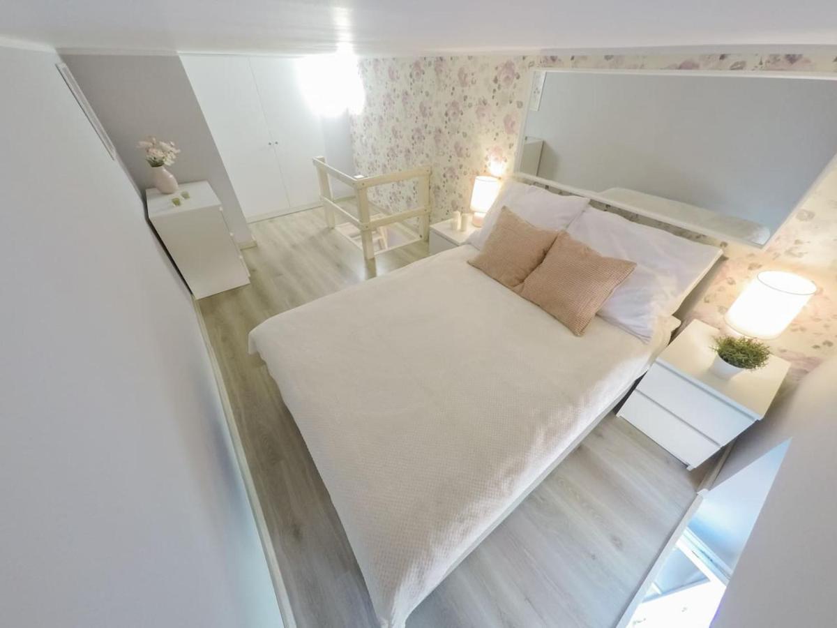 Rynek 20/21 -Cosy New Apartment on The Market Square - 4 Bedrooms - 8 People Wrocław Buitenkant foto
