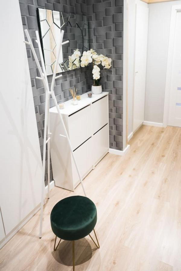 Rynek 20/21 -Cosy New Apartment on The Market Square - 4 Bedrooms - 8 People Wrocław Buitenkant foto