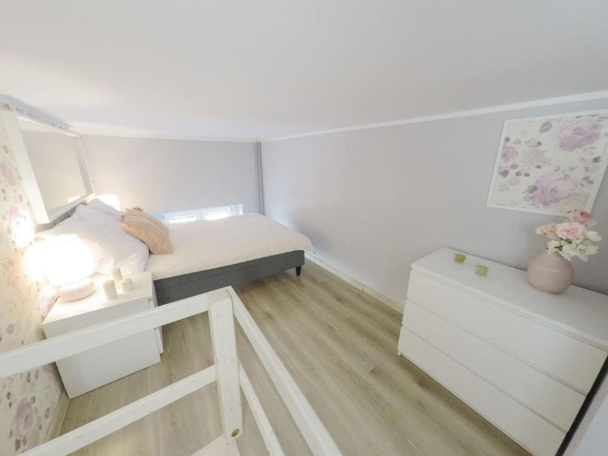 Rynek 20/21 -Cosy New Apartment on The Market Square - 4 Bedrooms - 8 People Wrocław Buitenkant foto