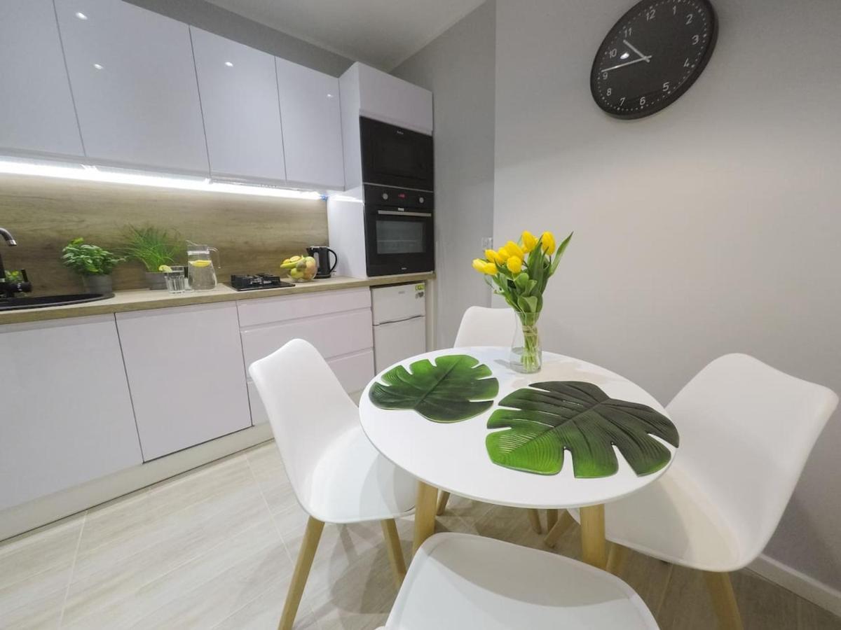 Rynek 20/21 -Cosy New Apartment on The Market Square - 4 Bedrooms - 8 People Wrocław Buitenkant foto