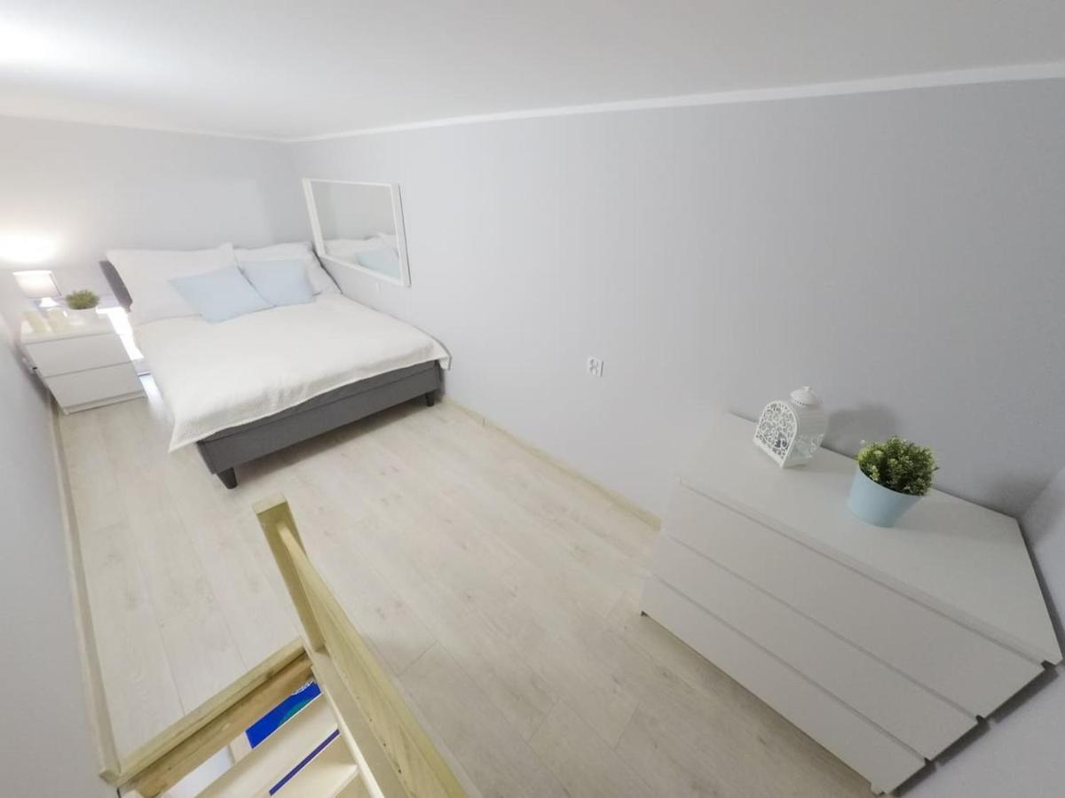 Rynek 20/21 -Cosy New Apartment on The Market Square - 4 Bedrooms - 8 People Wrocław Buitenkant foto